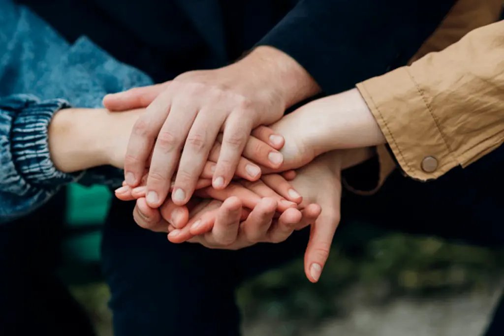 Family holding hands 